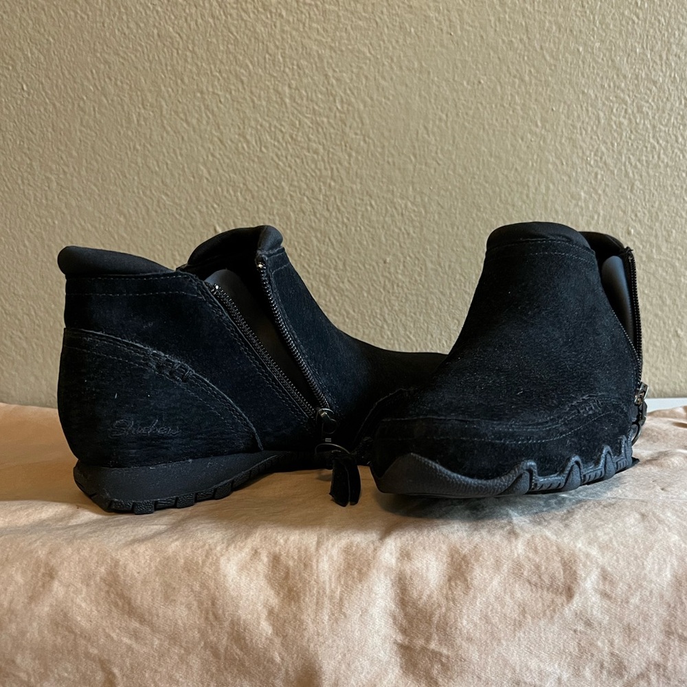 Skecher memory foam woman’s suede bootie size 7.5